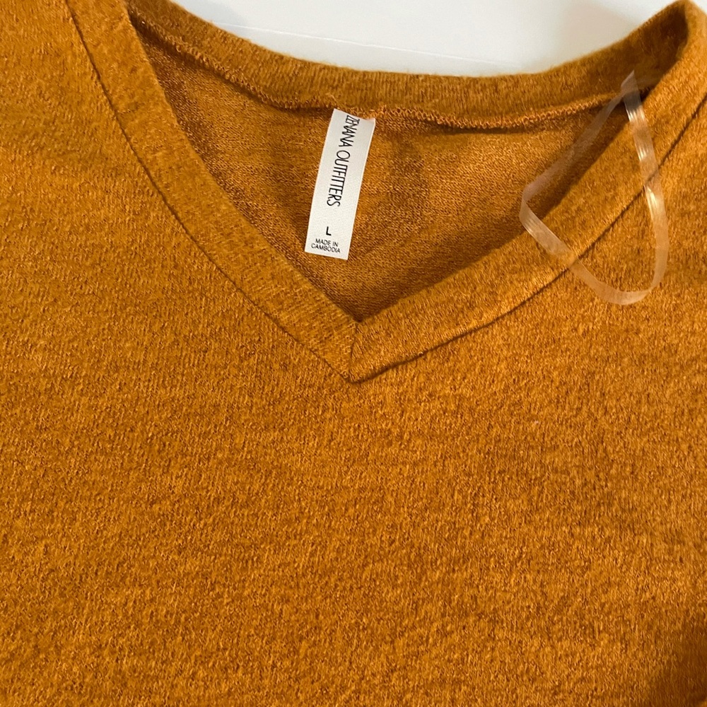 Women’s long sleeve sweater